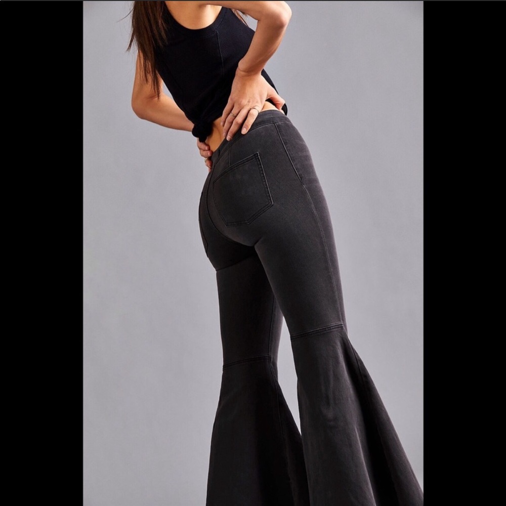 NWOT <FREE PEOPLE> “Just Float on Flair”